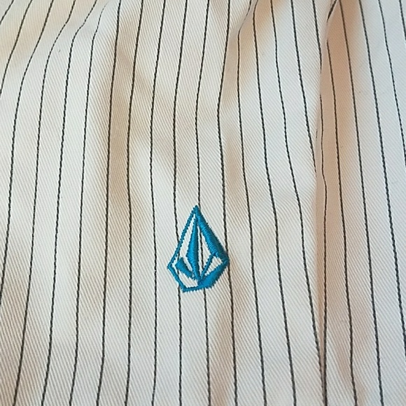 Pinstripe Volcom shorts - Picture 5 of 5